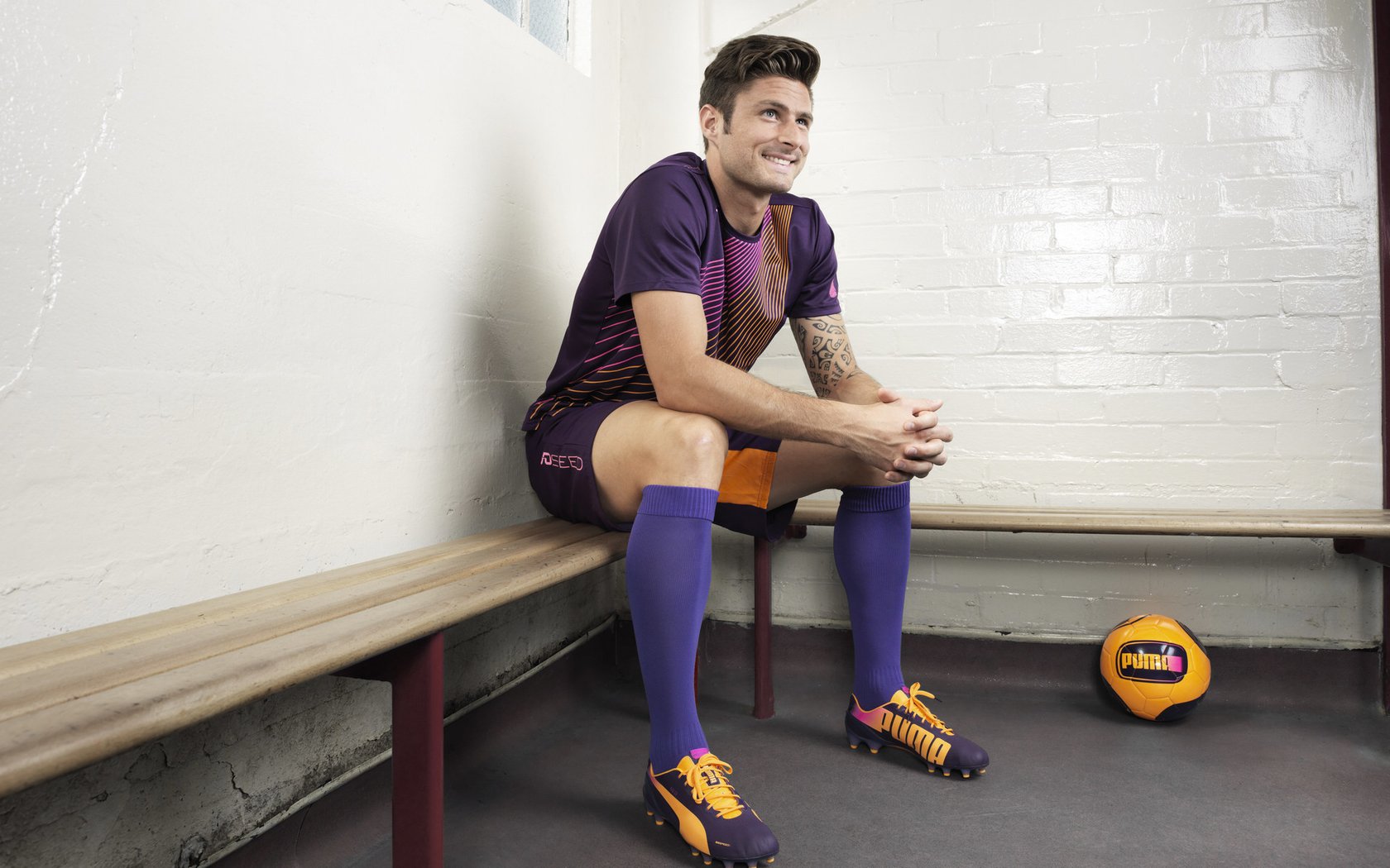 瑞·弗兰：每次反击和突破后，他总能准确地判断最佳传球线路，瑞弗兰用法