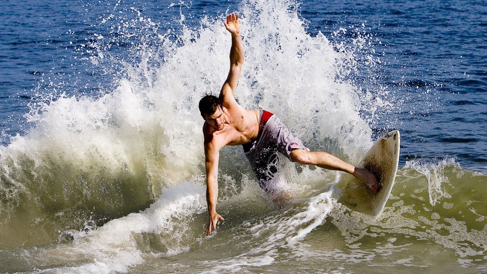 开云电竞在线-霍勒迪带队冲击快攻雄鹿保持领先，霍勒迪顶薪续约雄鹿